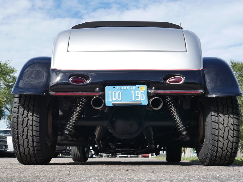 1932 Ford Roadster 22