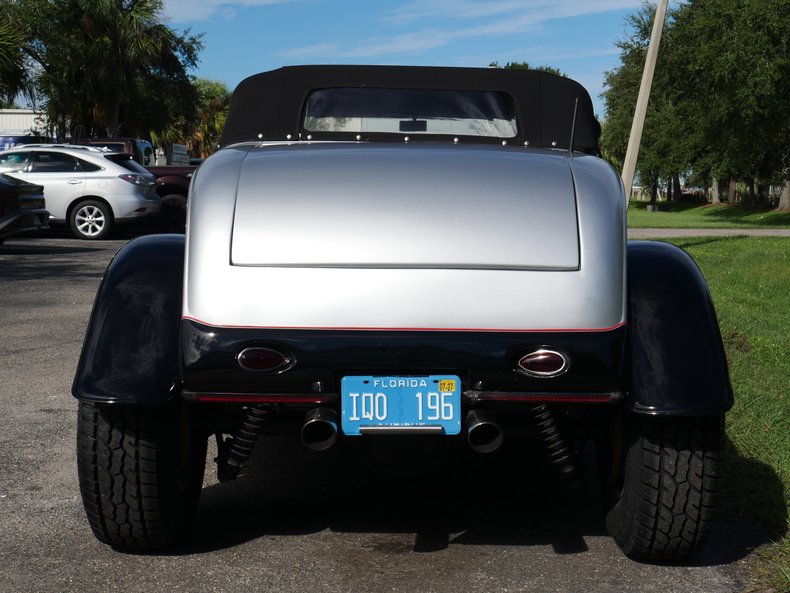 1932 Ford Roadster 23