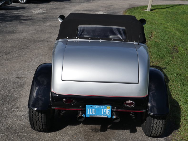 1932 Ford Roadster 24