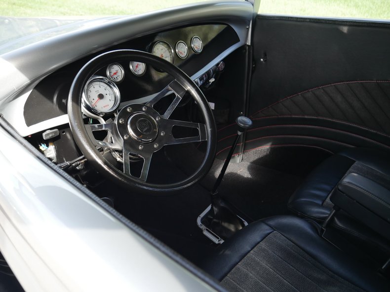 1932 Ford Roadster 38