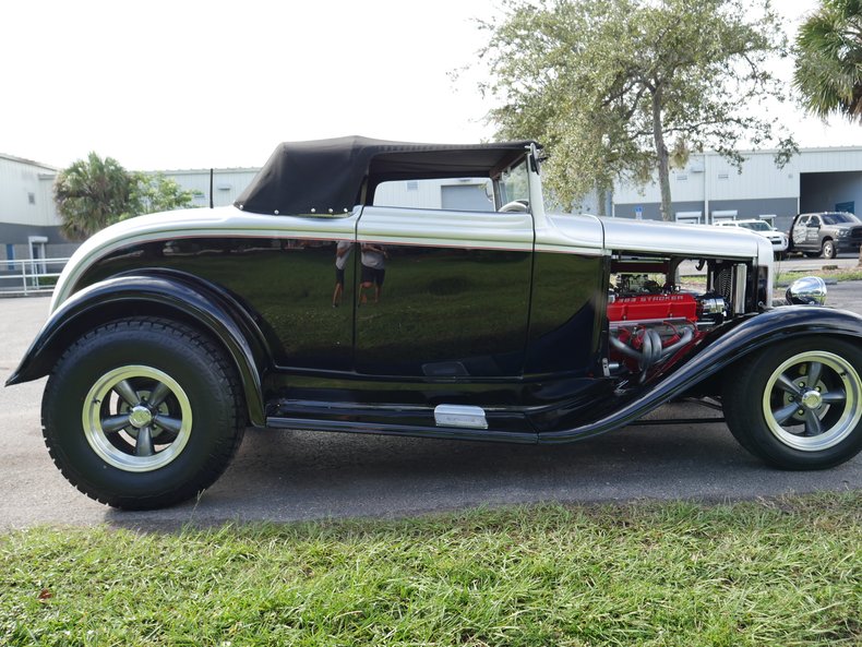 1932 Ford Roadster 41