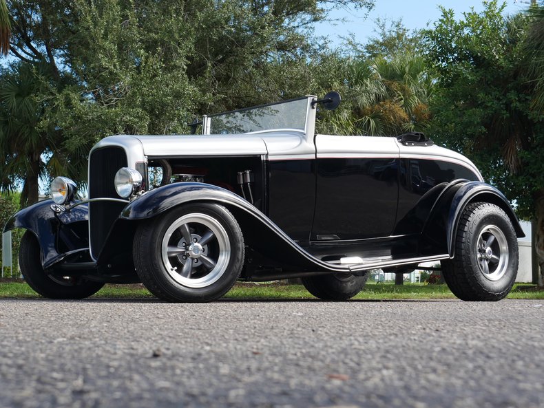 1932 Ford Roadster 43