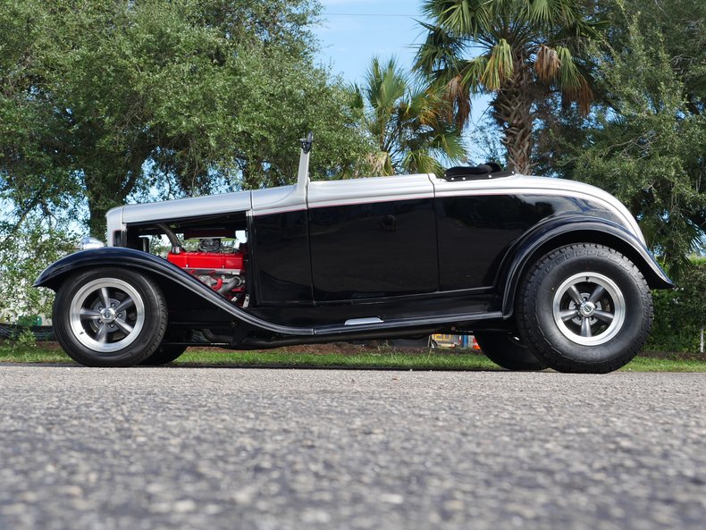 1932 Ford Roadster 12