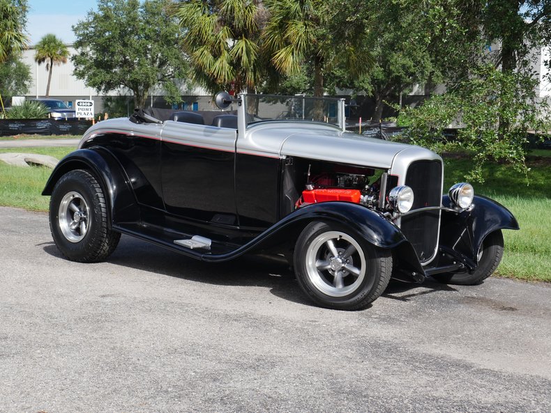 1932 Ford Roadster 52