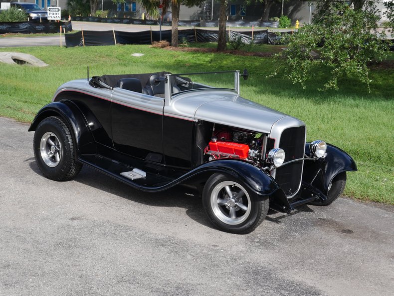 1932 Ford Roadster 53