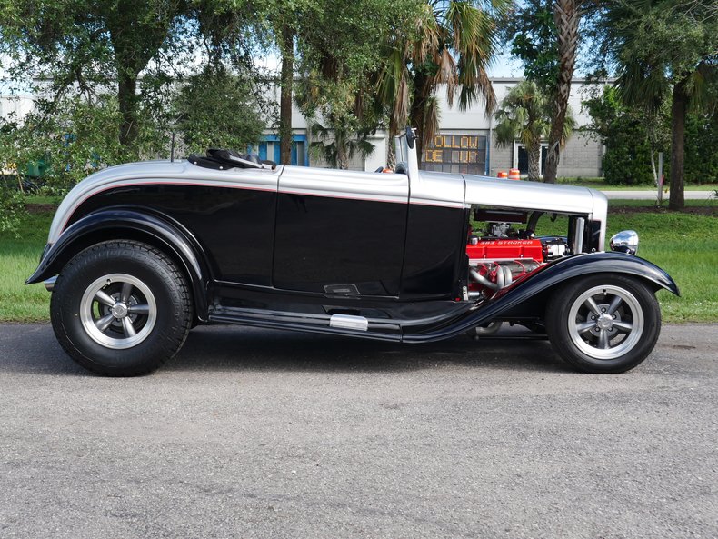 1932 Ford Roadster 54