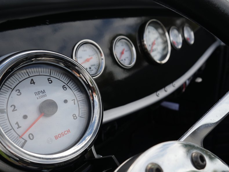 1932 Ford Roadster 76