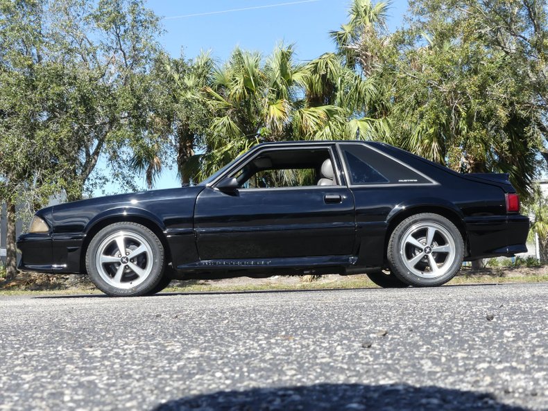 1988 Ford Mustang 12