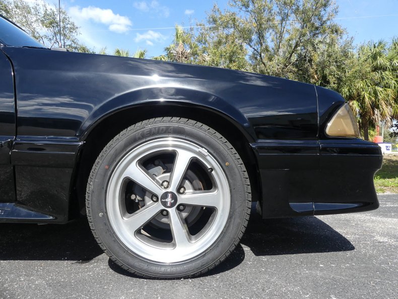 1988 Ford Mustang 35