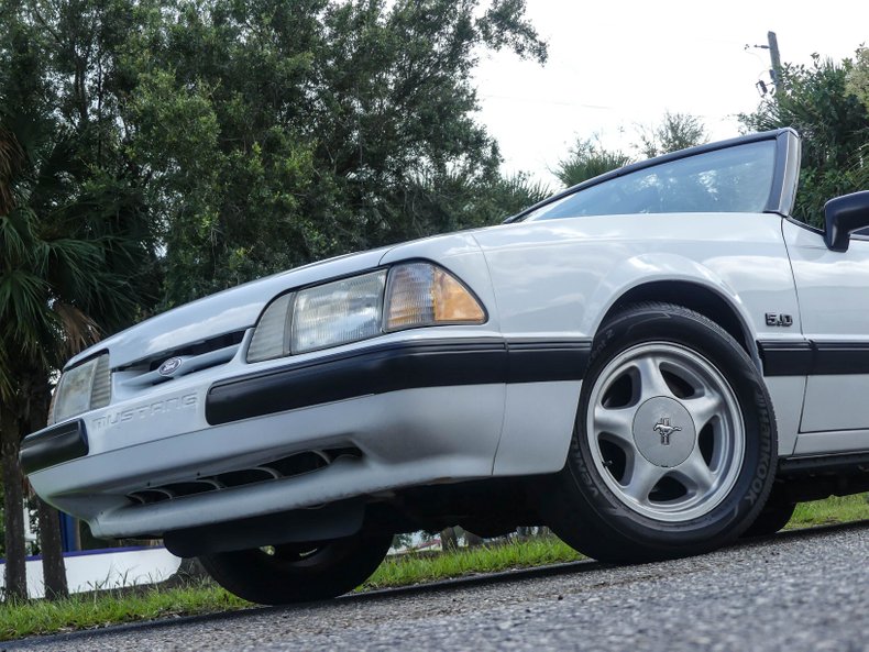 1990 Ford Mustang 10