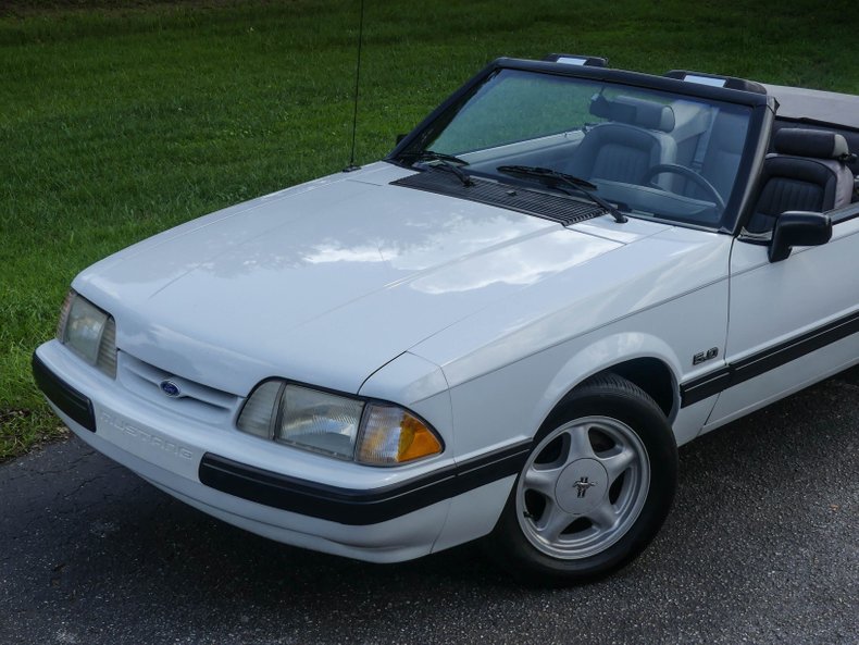 1990 Ford Mustang 11