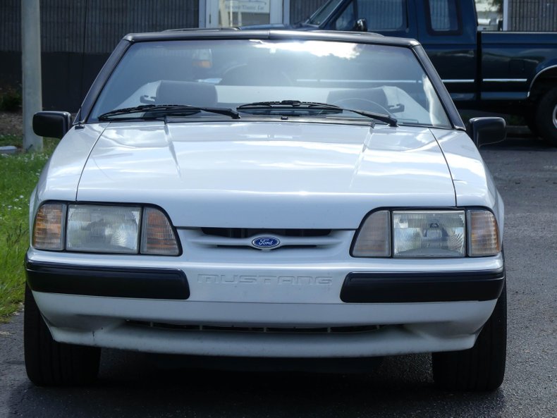 1990 Ford Mustang 13