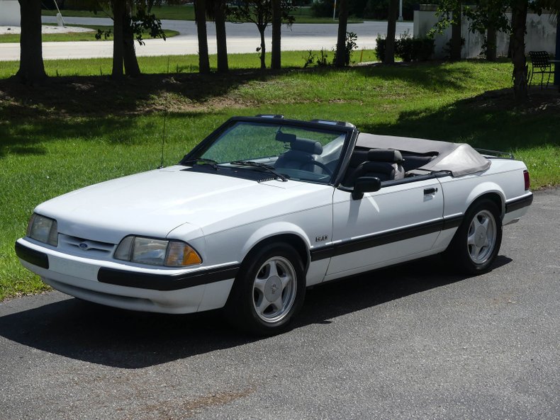 1990 Ford Mustang 17