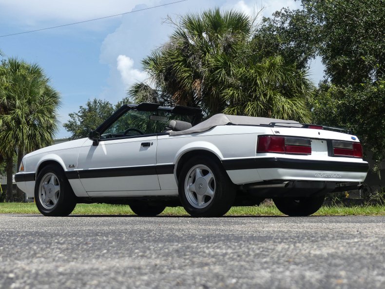 1990 Ford Mustang 21