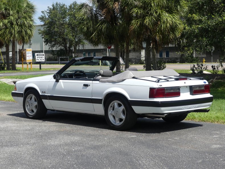 1990 Ford Mustang 22