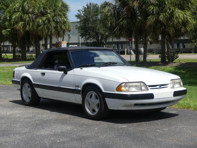 1990 Ford Mustang 31
