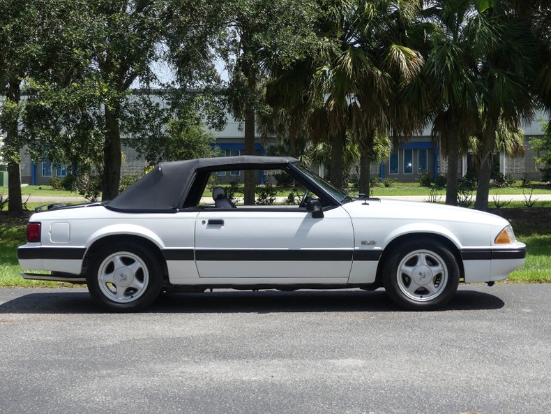 1990 Ford Mustang 34
