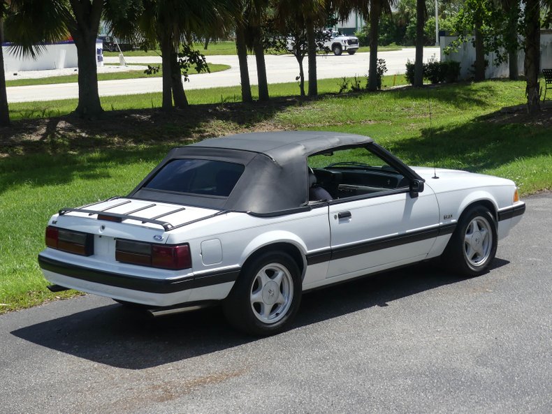 1990 Ford Mustang 38