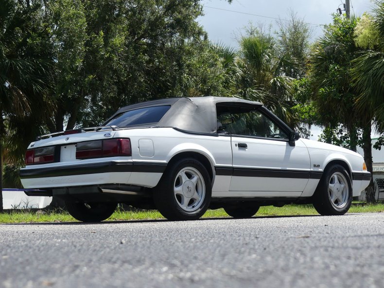 1990 Ford Mustang 36