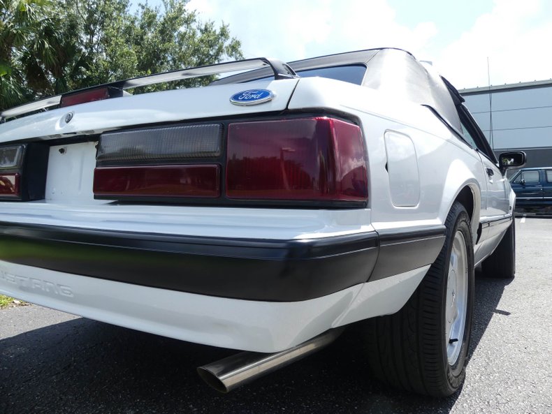 1990 Ford Mustang 42