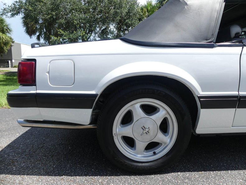 1990 Ford Mustang 56