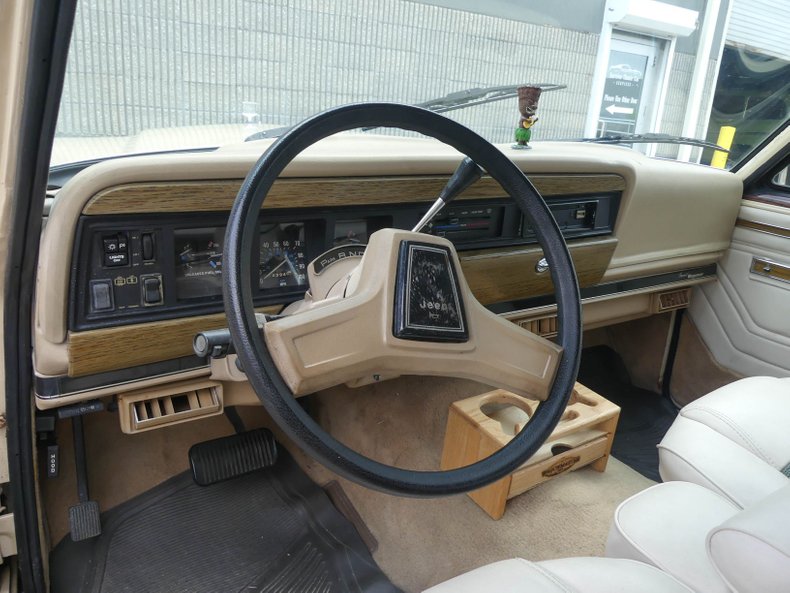 1989 Jeep Grand Wagoneer 44