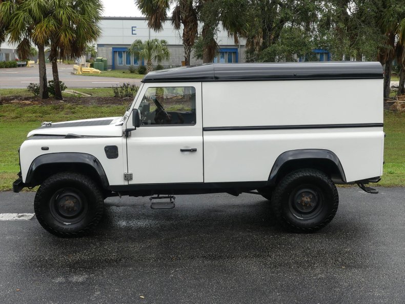 1991 Land Rover Defender 13