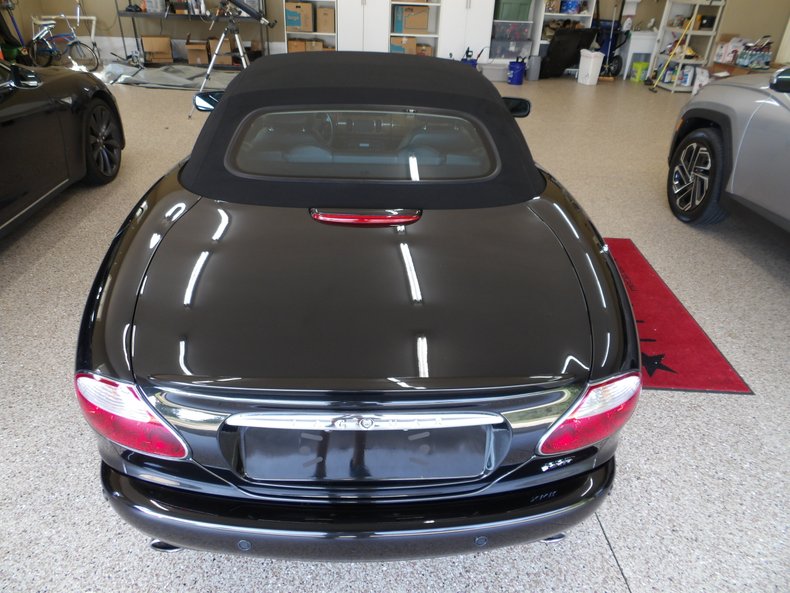 2001 Jaguar XKR 124