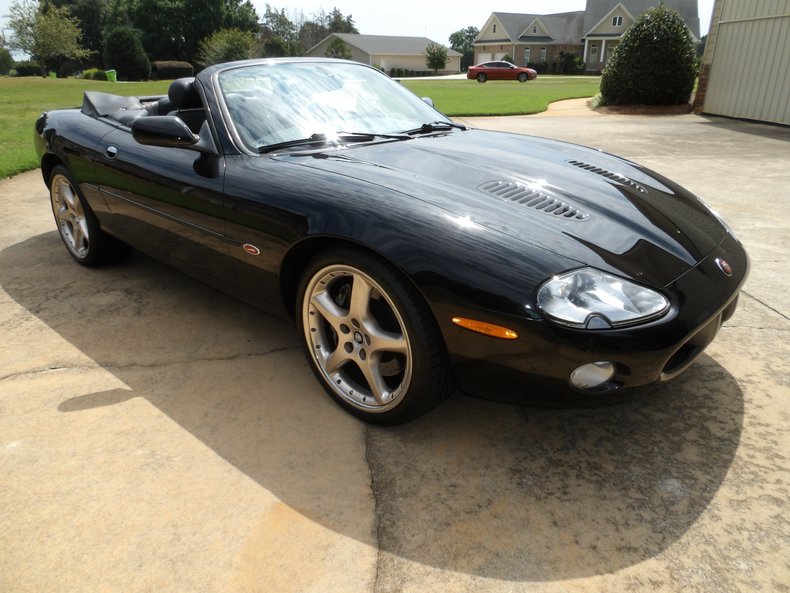 2001 Jaguar XKR 18