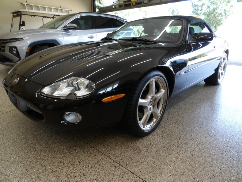 2001 Jaguar XKR 10