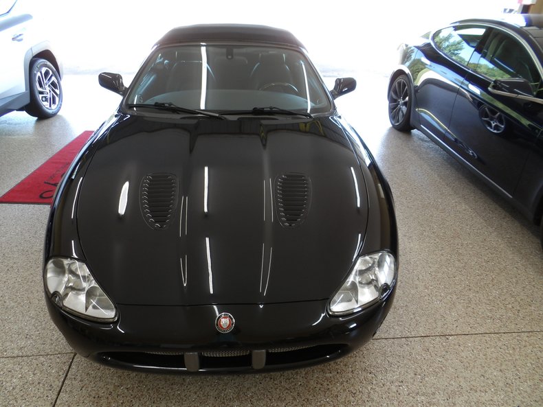2001 Jaguar XKR 21