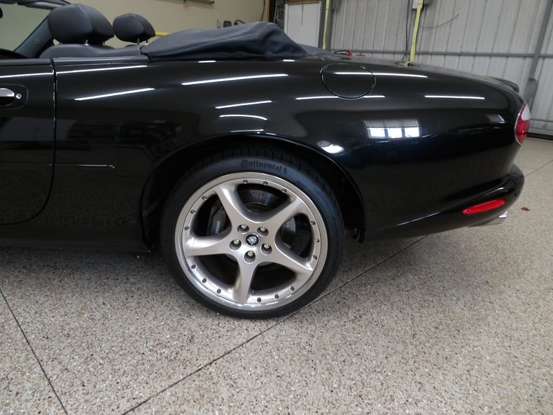 2001 Jaguar XKR 109