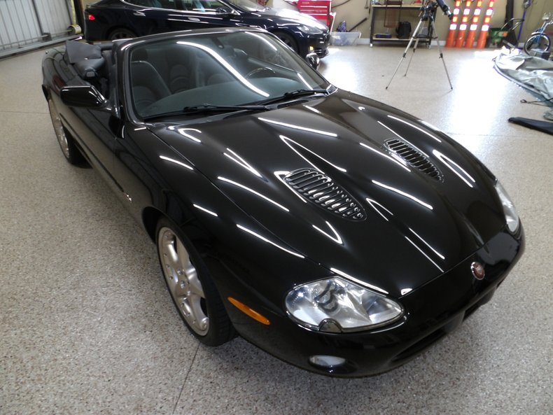 2001 Jaguar XKR 142