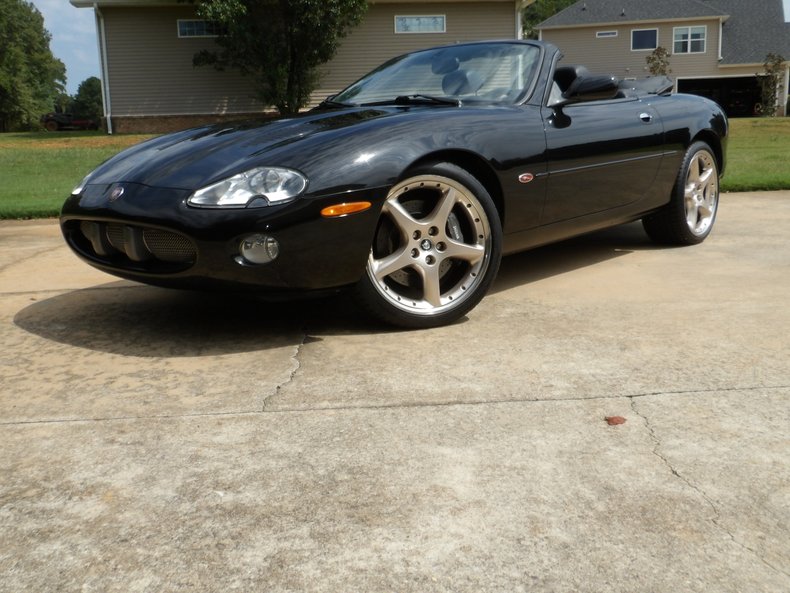 2001 Jaguar XKR 17