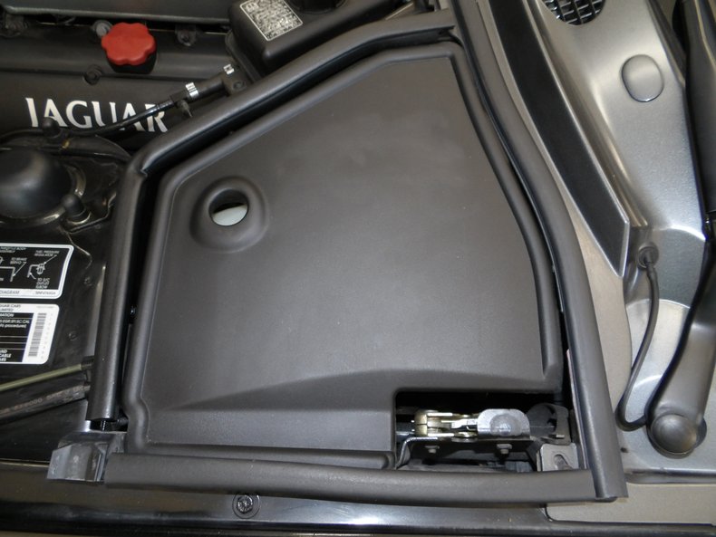 2001 Jaguar XKR 136