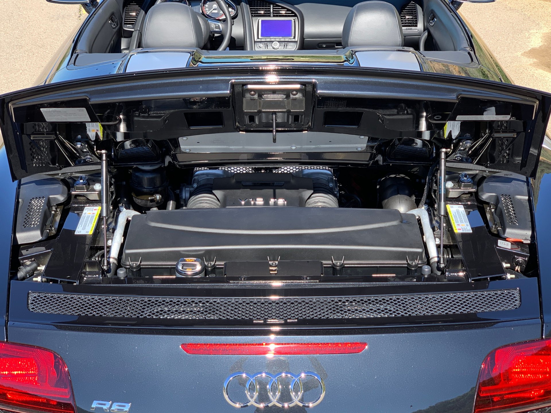 2012 Audi R8 V10 Spyder | Symbolic International