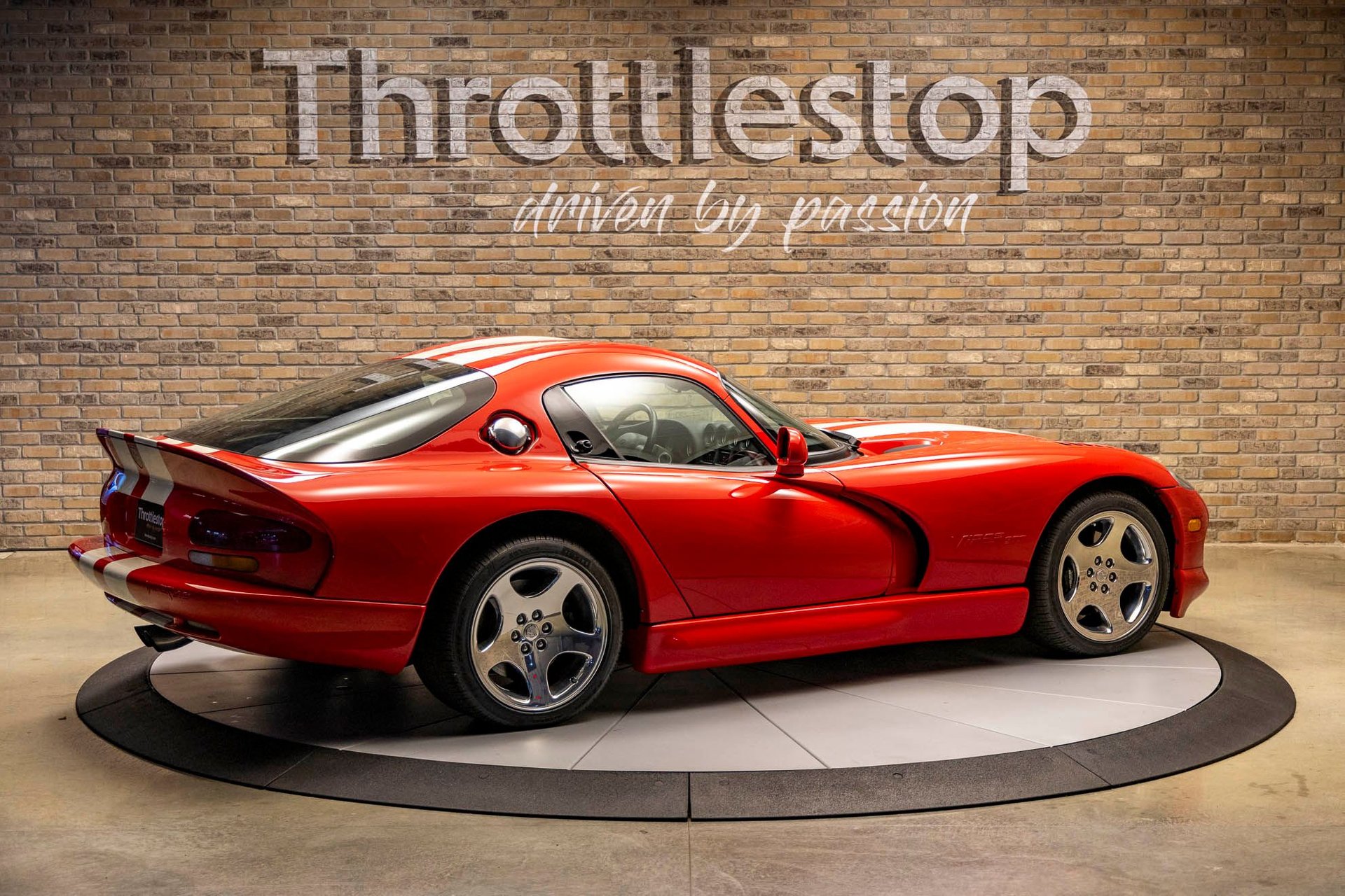 813520 | 2002 Dodge Viper GTS Coupe | Throttlestop | Automotive and Motorcycle Consignment Dealer