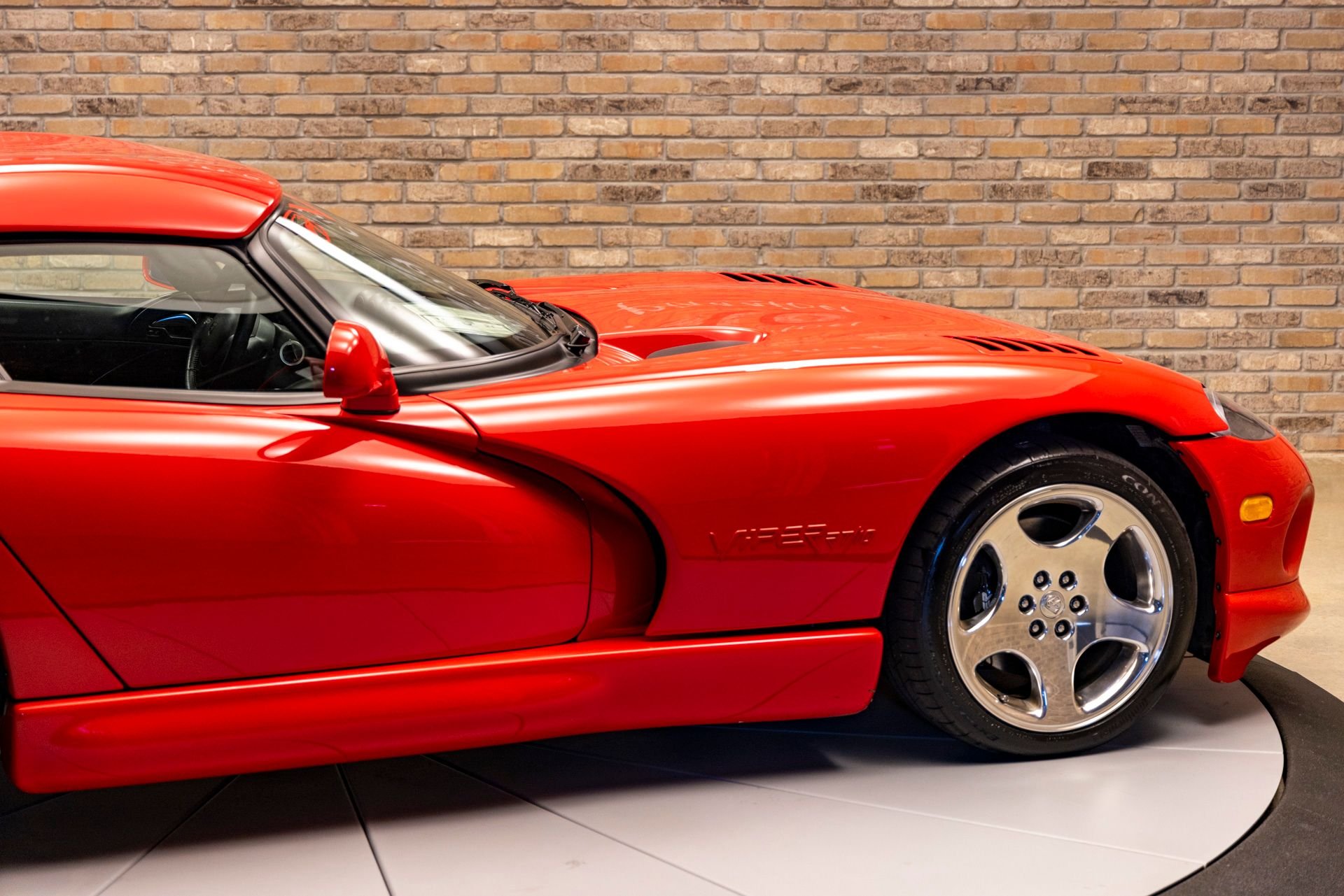 813162 | 2001 Dodge Viper RT/10 Convertible | Throttlestop | Automotive and Motorcycle Consignment Dealer