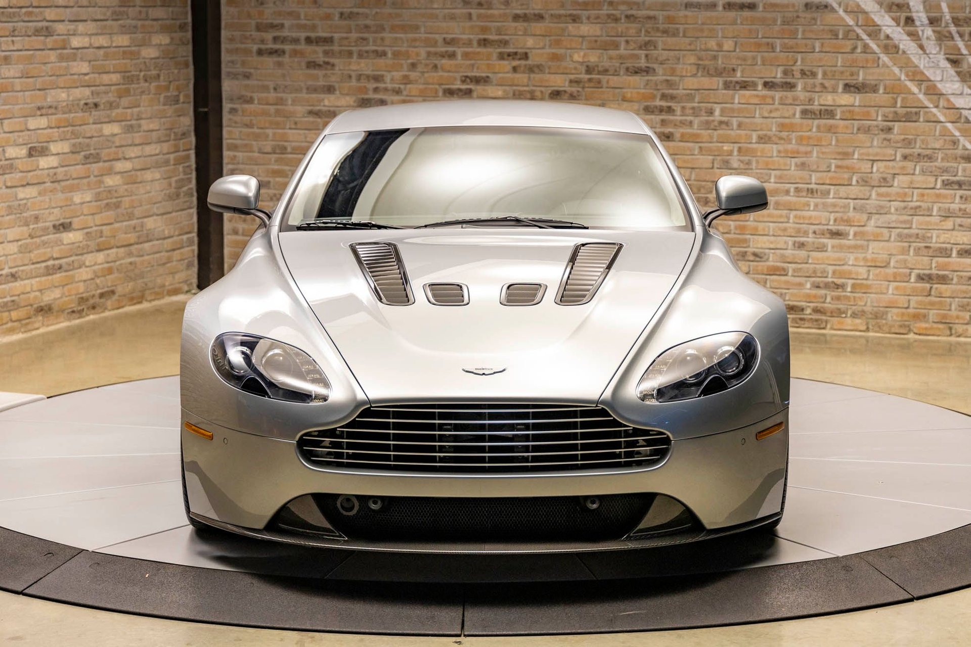 813496 | 2011 Aston Martin V12 Vantage | Throttlestop | Automotive and Motorcycle Consignment Dealer