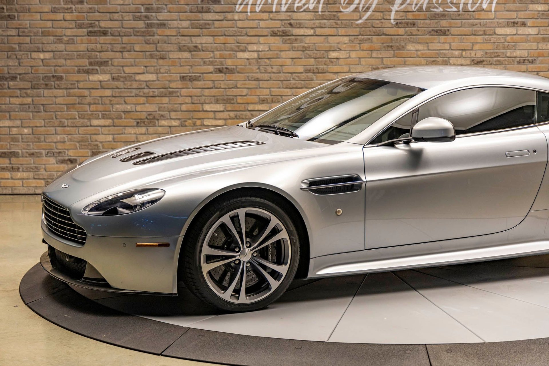 813496 | 2011 Aston Martin V12 Vantage | Throttlestop | Automotive and Motorcycle Consignment Dealer