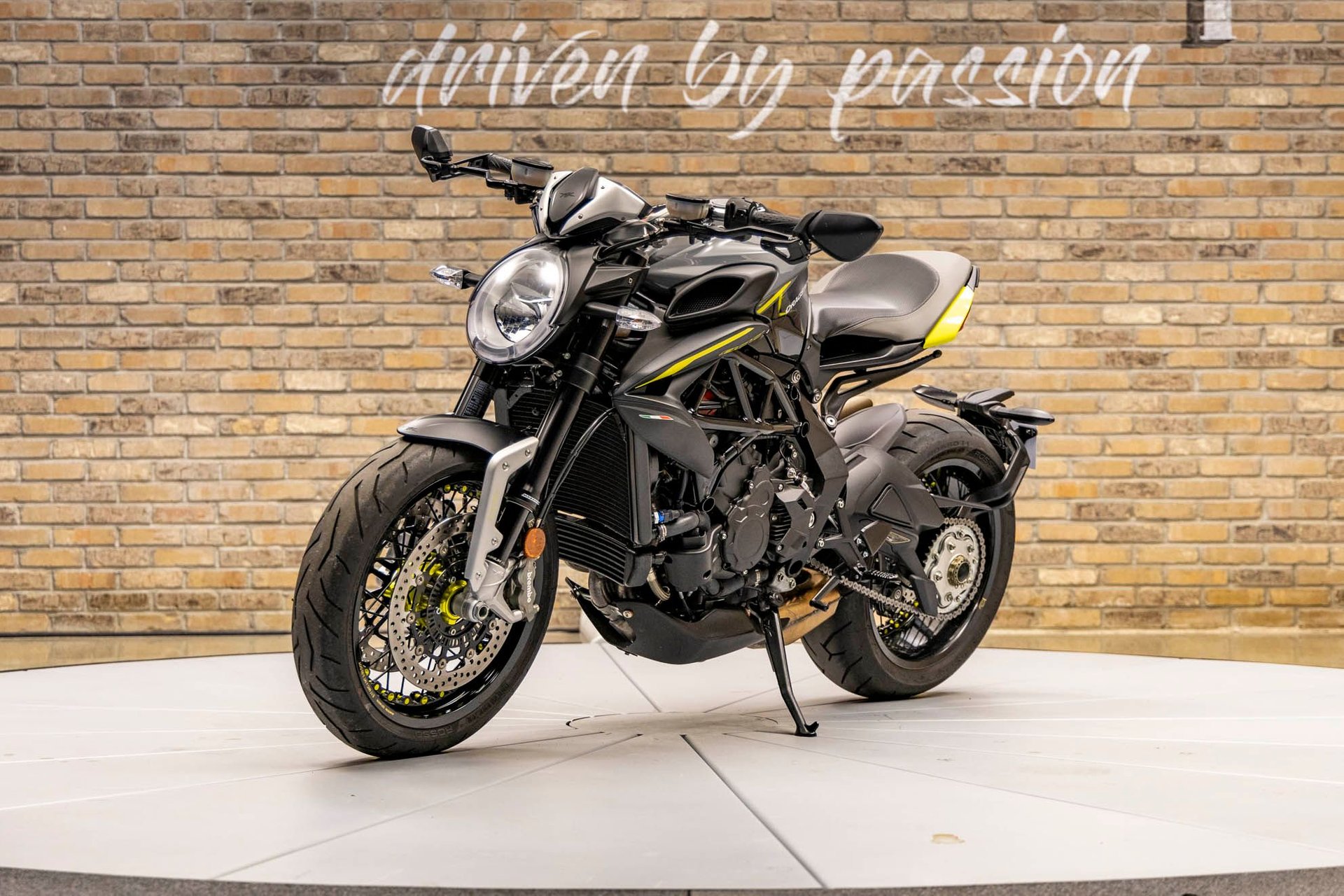 813497 | 2020 MV Agusta 800 Dragster RR | Throttlestop | Automotive and Motorcycle Consignment Dealer