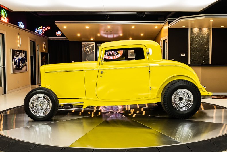 1932 Ford 3-Window 18