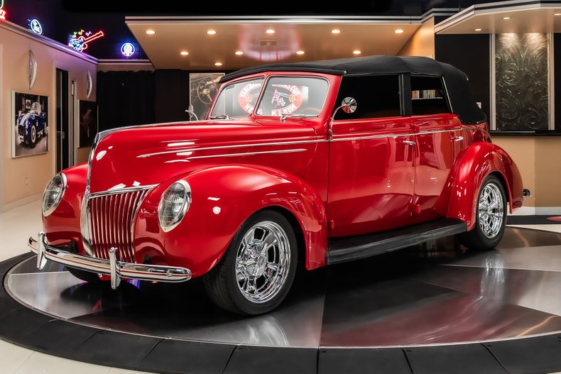 1939 Ford Deluxe 85