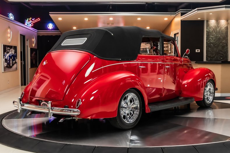 1939 Ford Deluxe 89