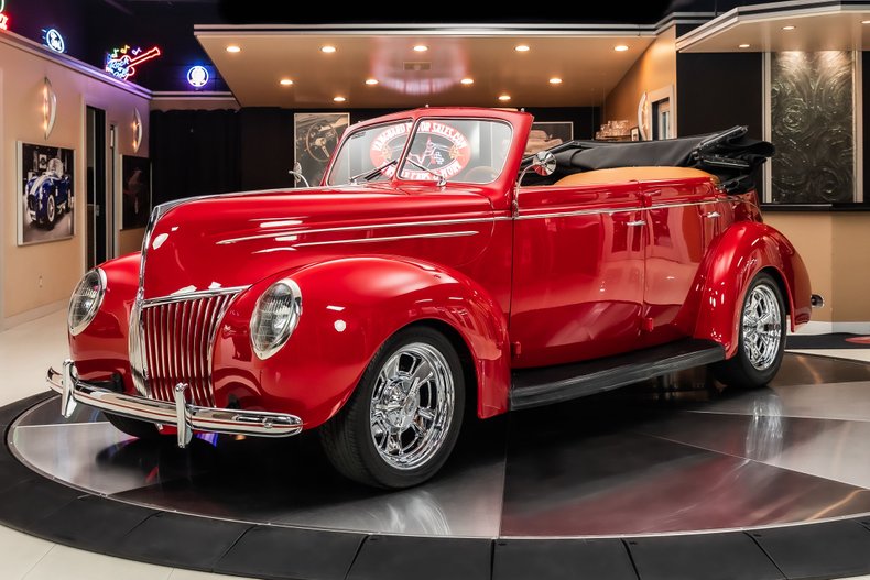 1939 Ford Deluxe 1