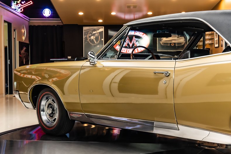 1967 Pontiac GTO 35