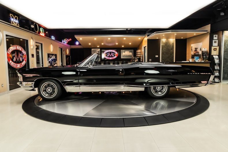 1965 Pontiac Bonneville 35