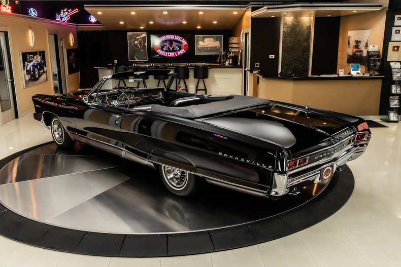 1965 Pontiac Bonneville 33