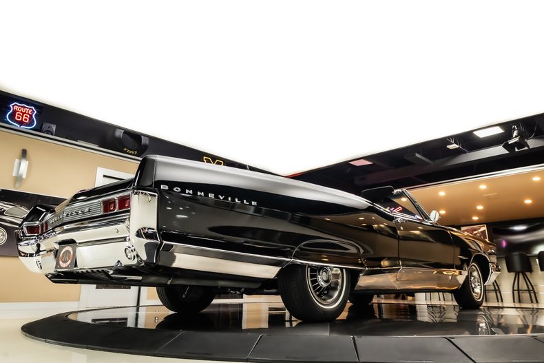 1965 Pontiac Bonneville 70