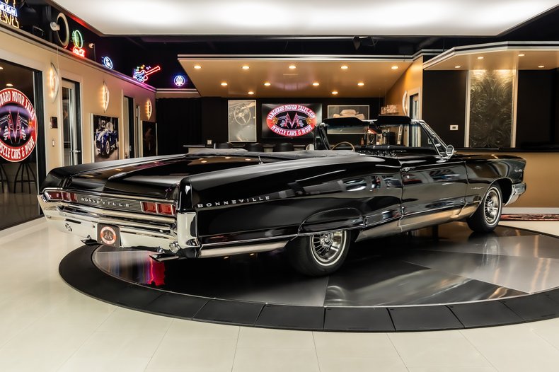 1965 Pontiac Bonneville 24